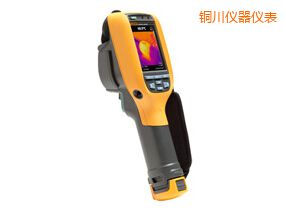 �~������x